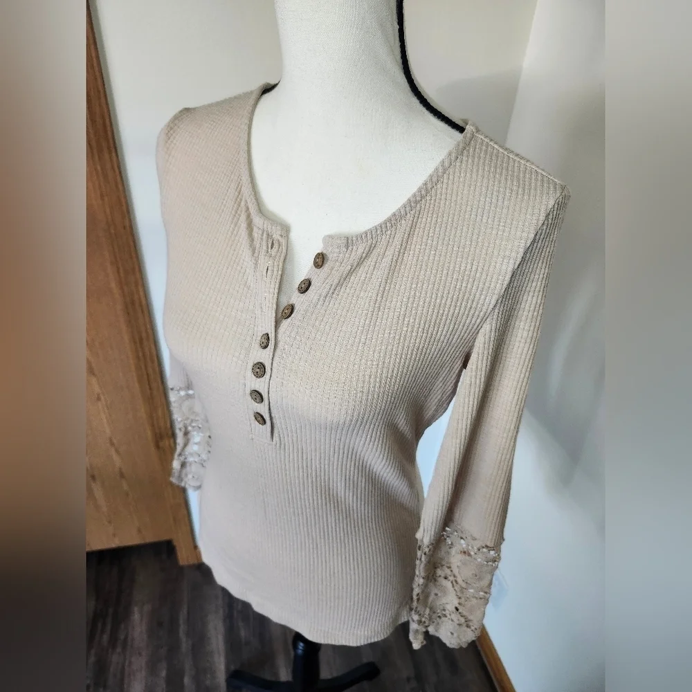 Kancystore Beige Ribbed Lace Crochet Sleeve Blouse